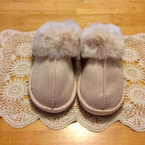 Soft fluffy memory foam houseshoes, nwot